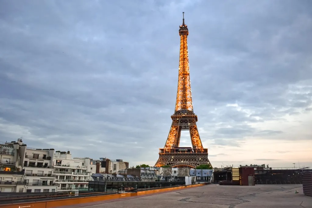 Paris perfect 4-day itinerary Eiffel Tower Louvre Seine